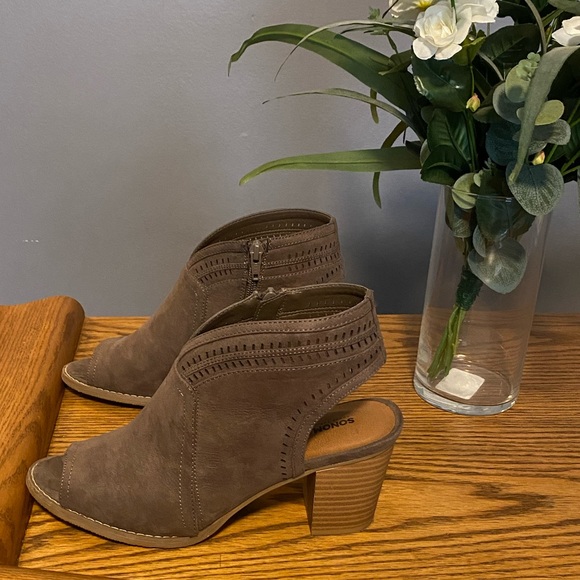 Chunky heel booties - Picture 6 of 10